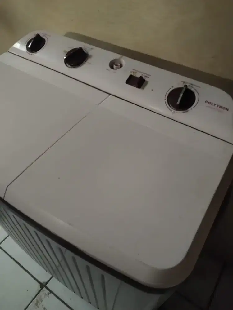 Mesin cuci POLYTRON 7kg