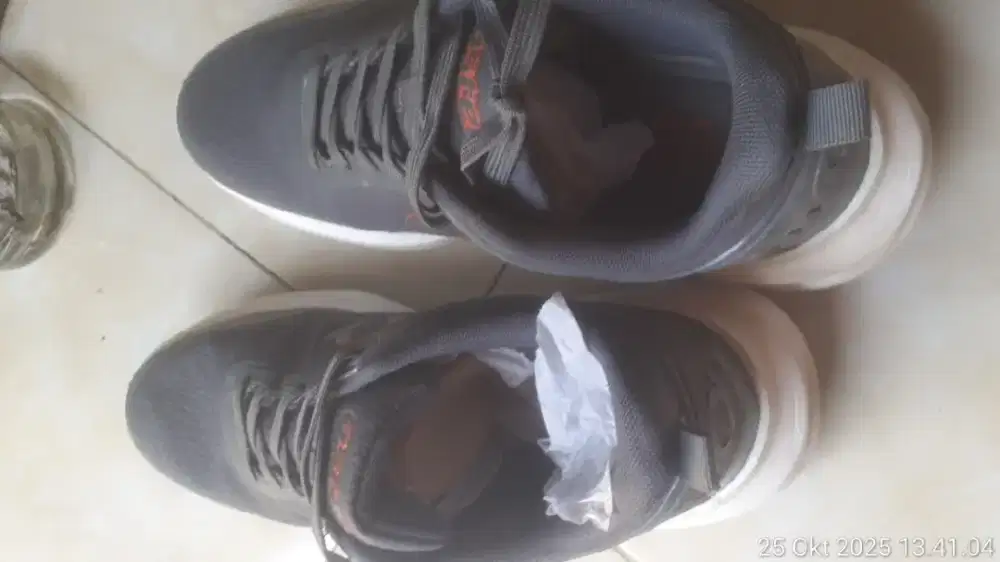 Sepatu sport ASTEC