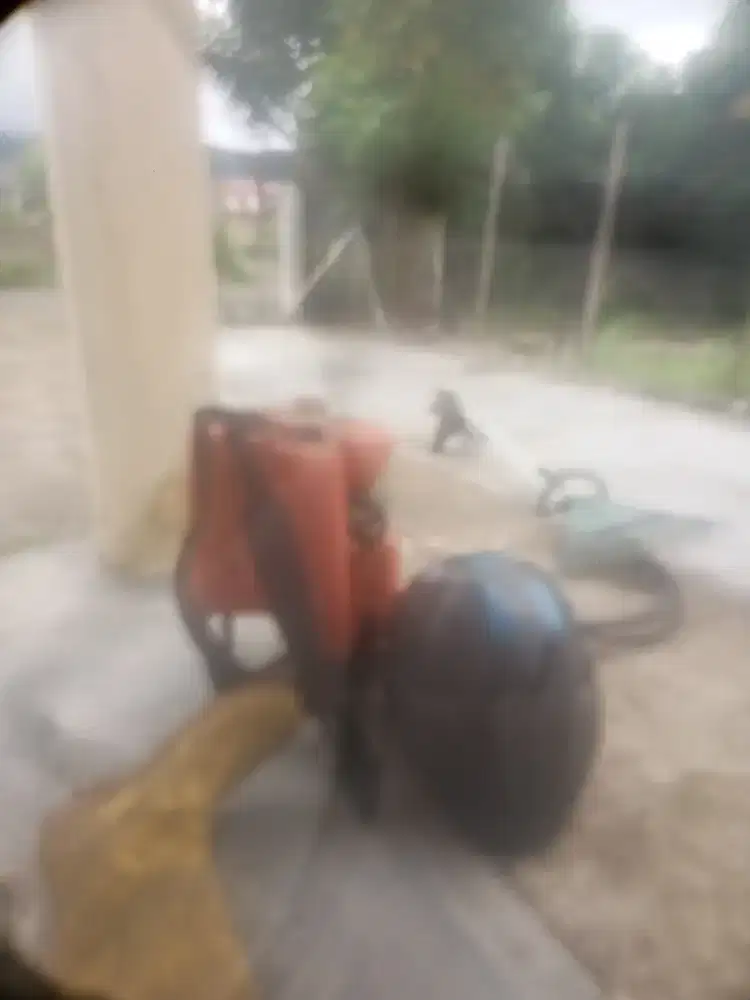 Mesin potong rumput