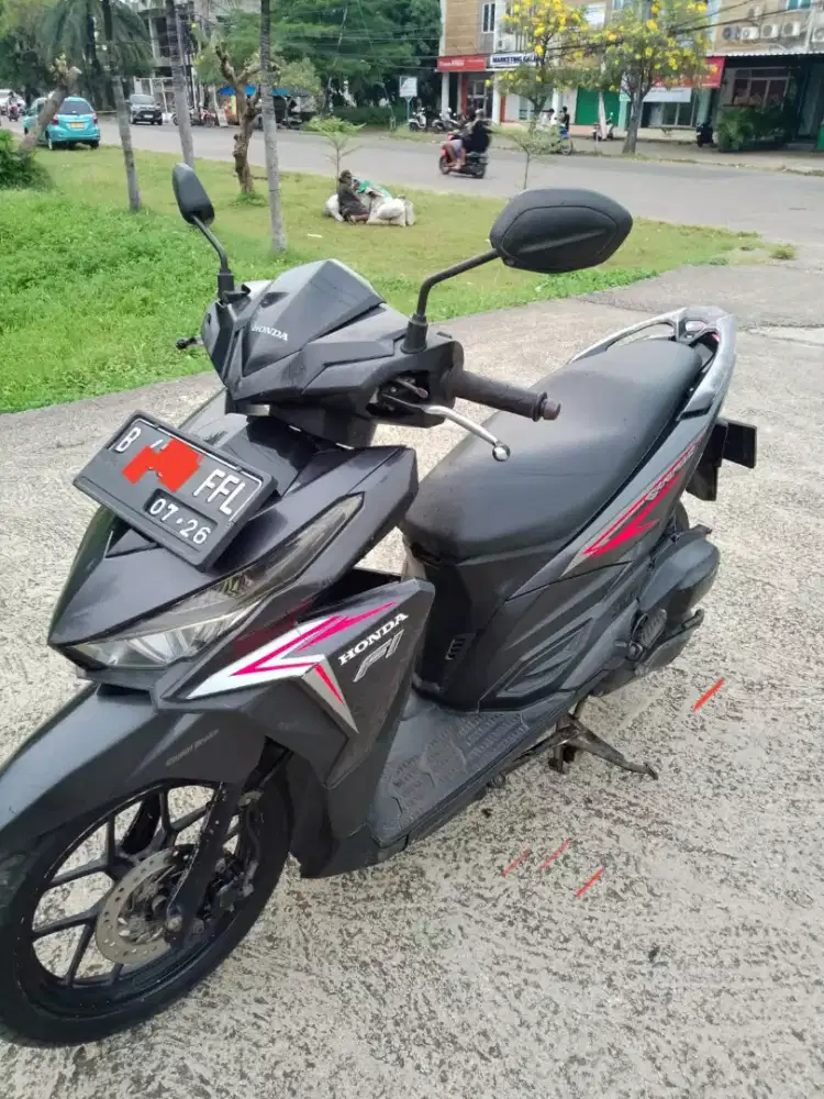 Di jual vario 125 led old tahun 2016 bln 7 plat bekasi