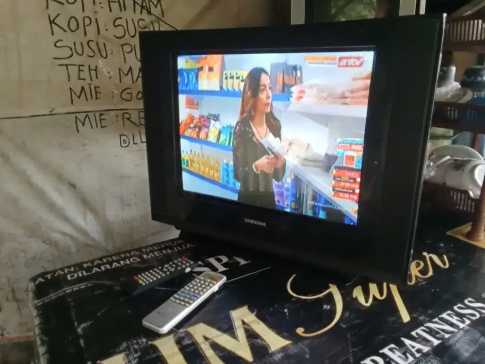 Jual tv 21,in slim samsung layar dtar plat harga 300 nego siap antar