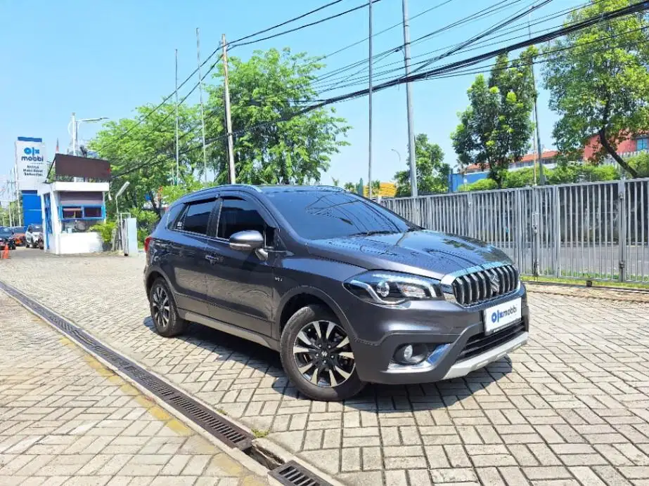 DP MURAH Suzuki SX4 1.5 S-Cross Bensin-AT 2022 Abu-Abu CFKIB