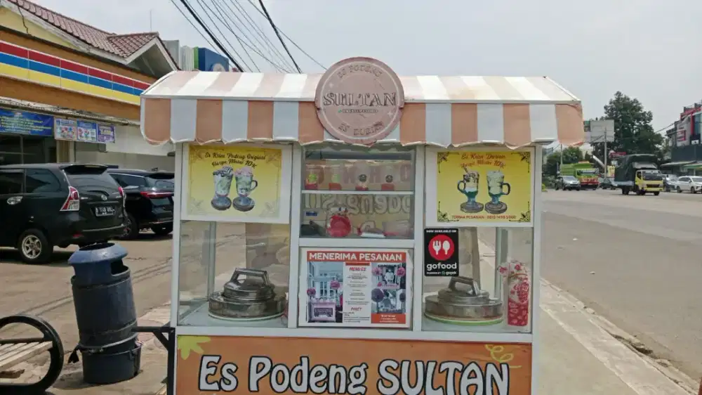 Karyawan Jaga Booth