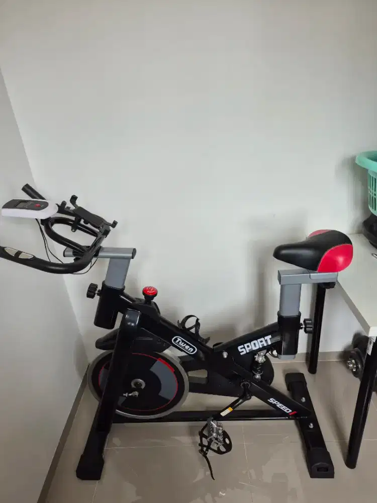 Sepeda statis/spinning bike TWEN SB702  masih bagus