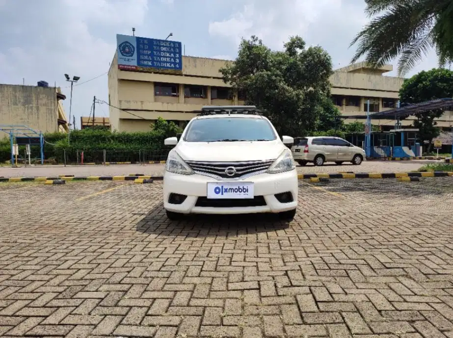 TDP 4,JT Nissan Grand livina 1.5 SV Bensin-AT Putih 2014