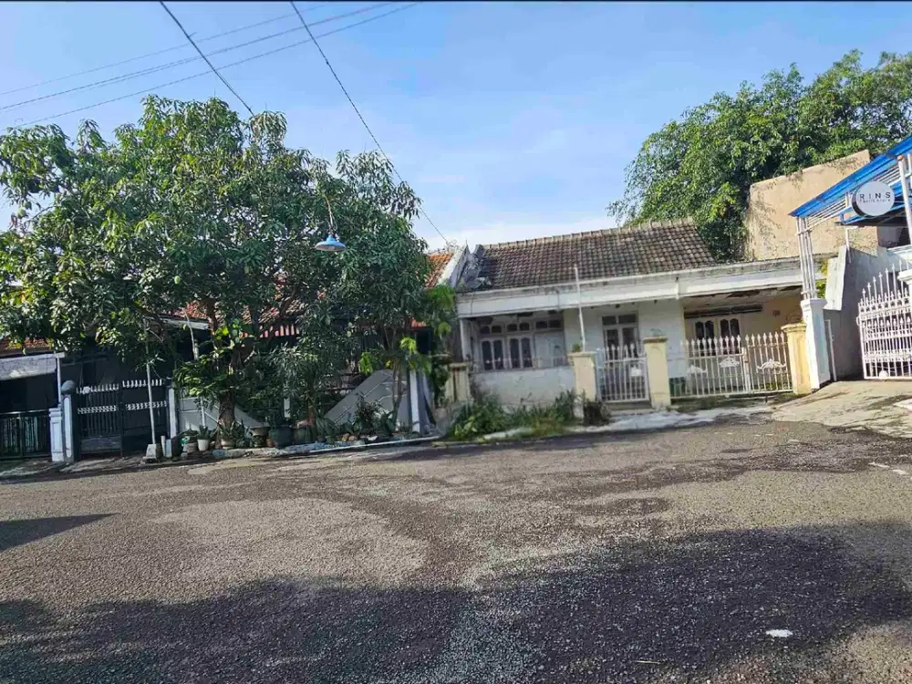 rumah murah luas 270 hanya 50 m dari jalan raya suhat bagus direnov dijadikan kos elite sgt dekat kampus UB Brawijaya di griyashanta
