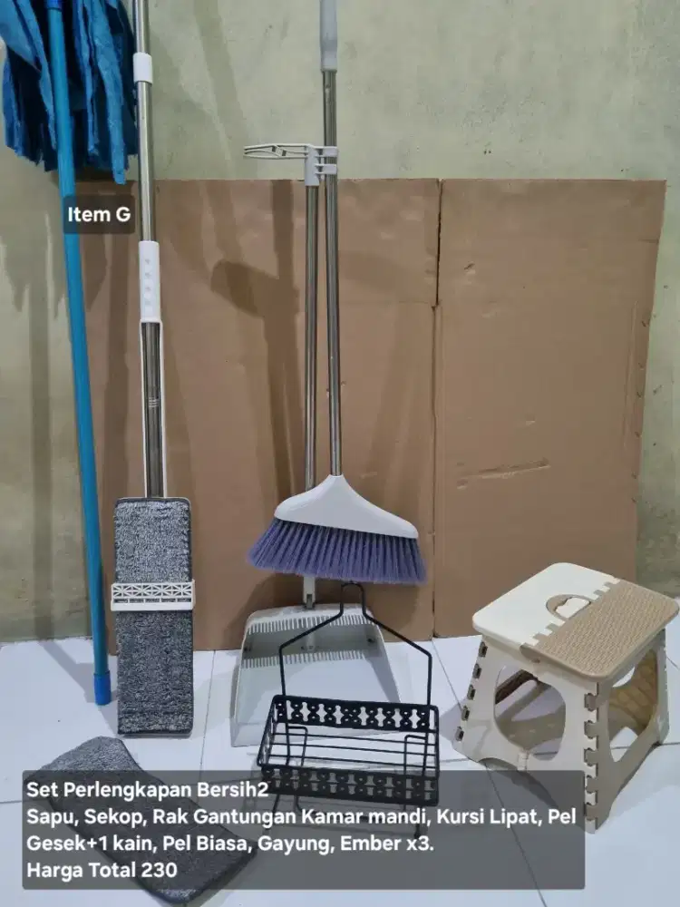 Set perlengkapan kamar mandi.