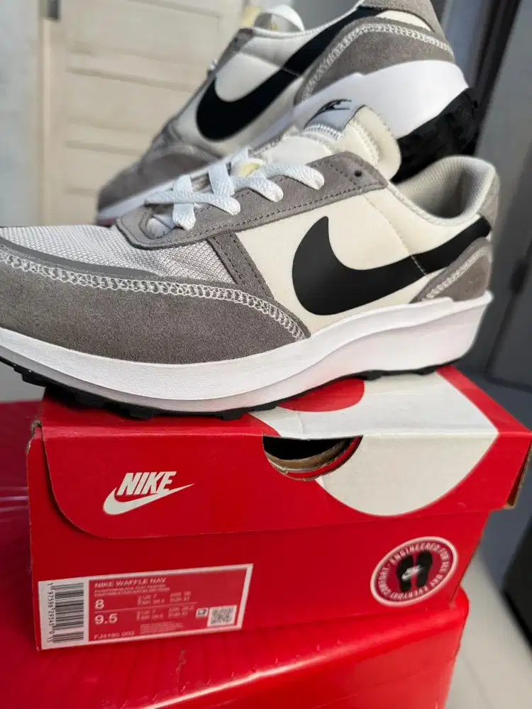 Sepatu nike waffle nav