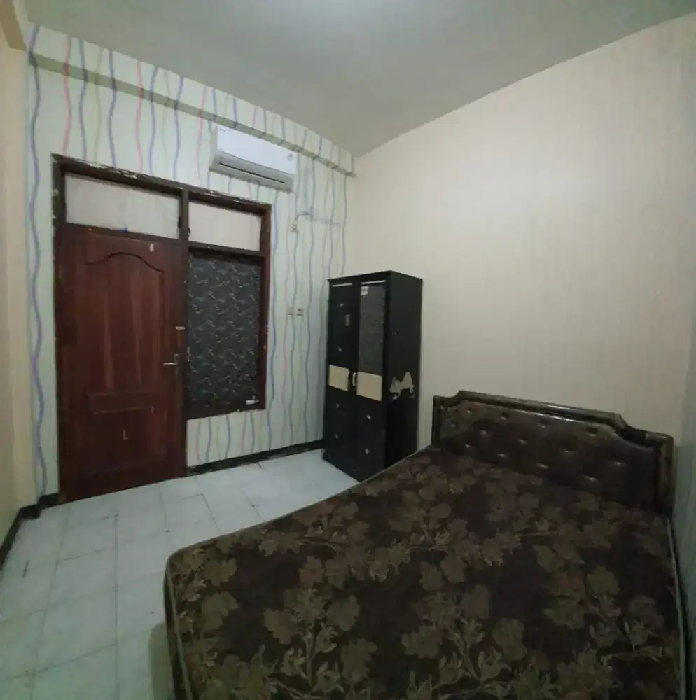 KOS KOST BEBAS WIFI AC Kamar Mandi Dalam Pusat Tengah Kota Surabaya