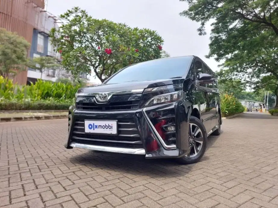 LOW DP Toyota Voxy 2.0 Bensin-AT 2020 SMK