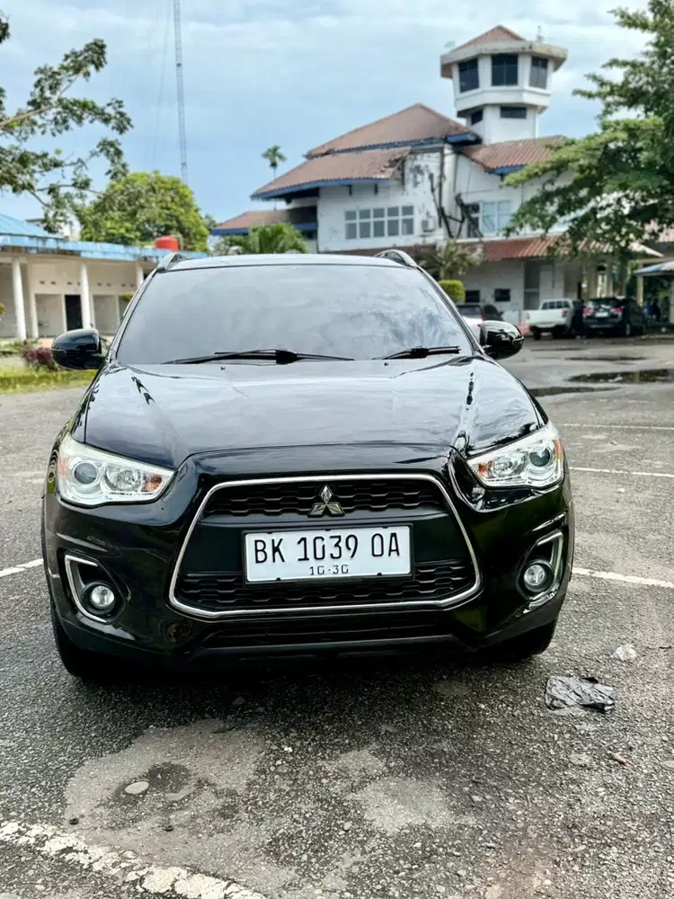 Mitsubishi Outlander Sport hitam 2014