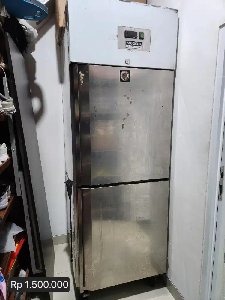 DIJUAL FREEZER MODENA 2 PINTU *BEKAS*