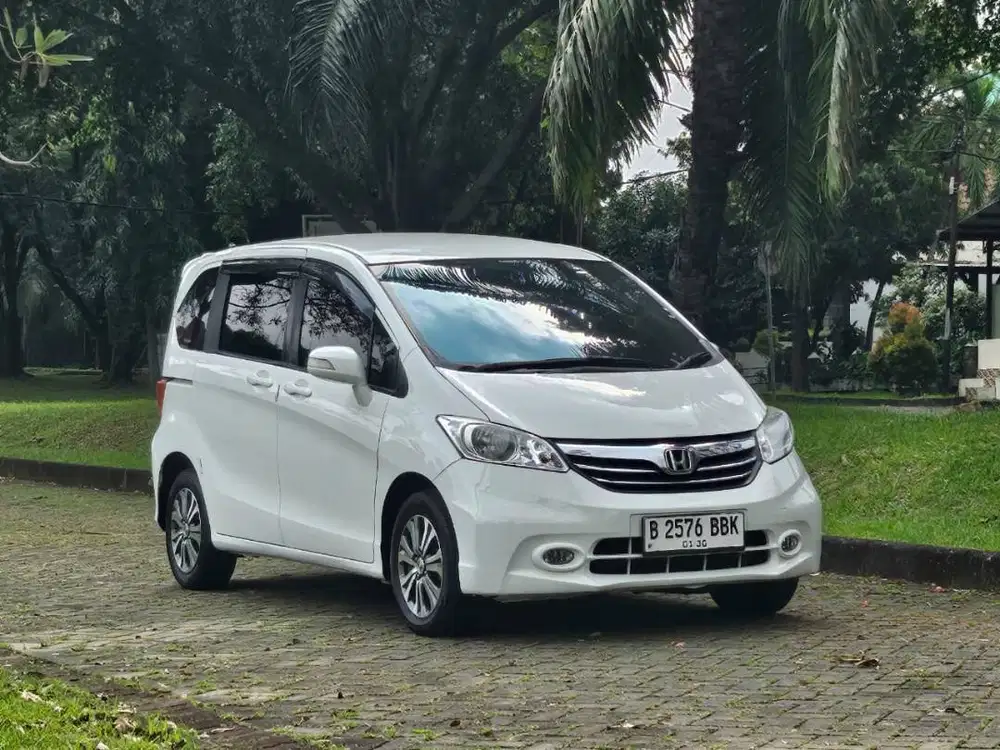 Honda Freed SD AT 2014