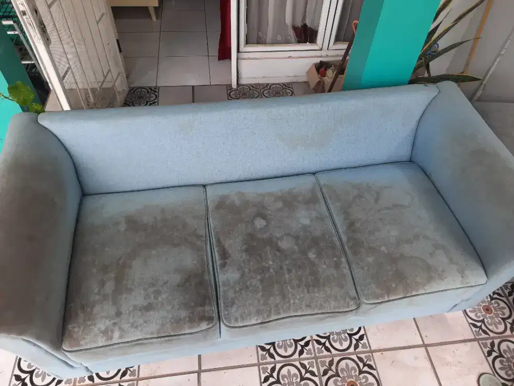 BEARSIH Jasa Cuci Sofa Profesional