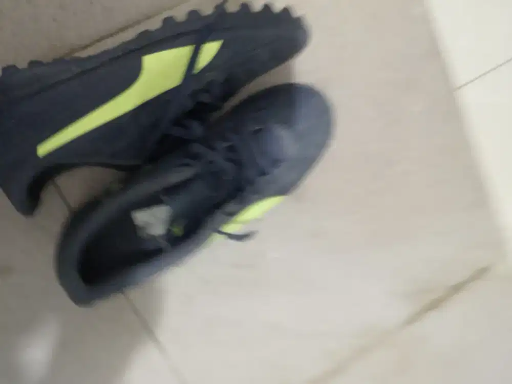 Sepatu mini socer original puma no 40,baru sekali pakai