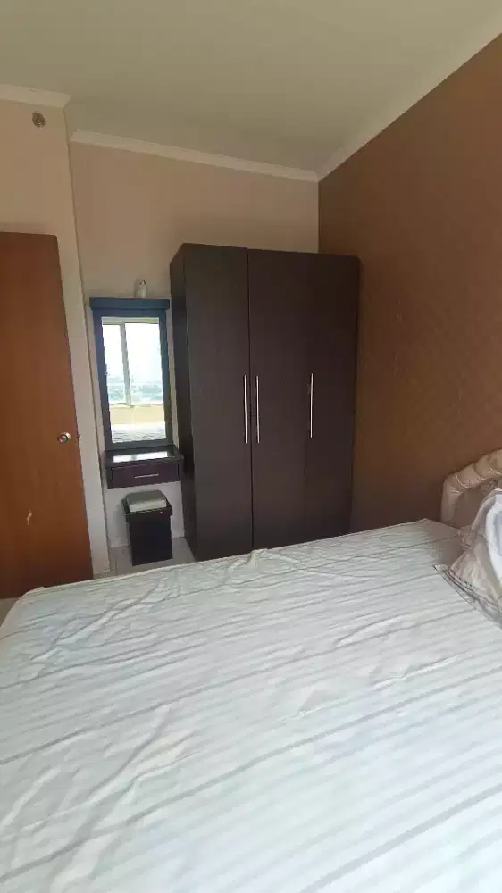 Lemari baju 3 pintu