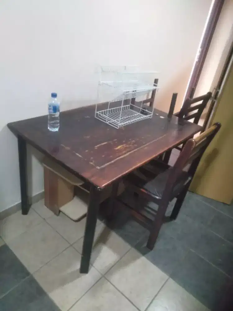 Meja makan kayu kursi jg satu set