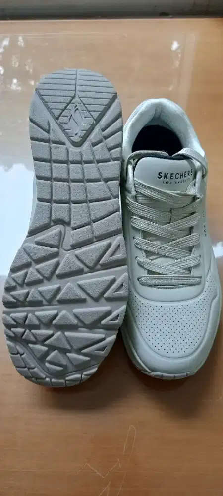 Sepatu skechers
