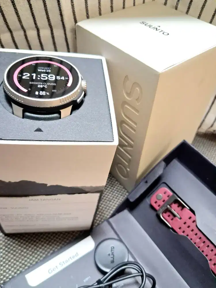 [Preloved] Langka! SUUNTO Race Titanium Charchoal