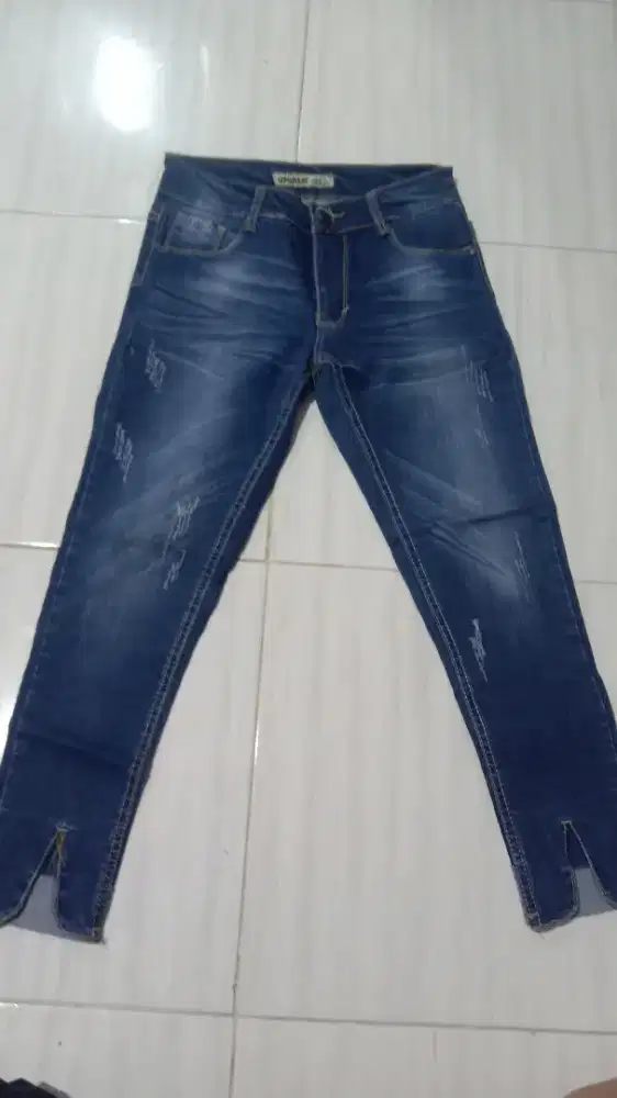 Celana jeans ukuran 3/8. No 28 muat bb 47/48