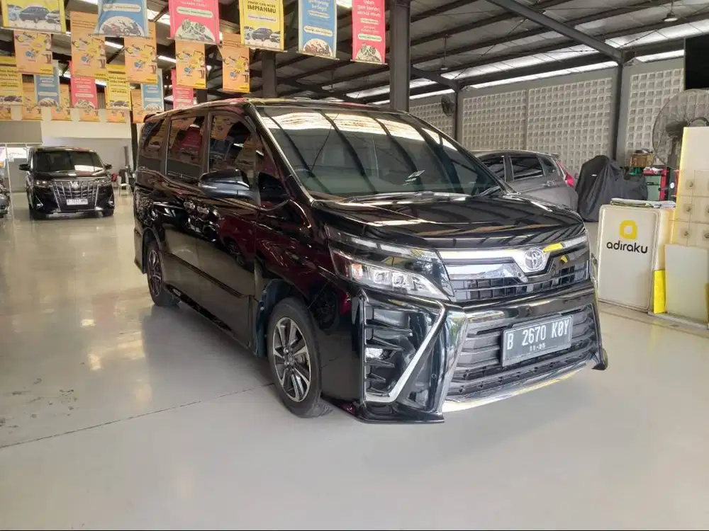 Toyota Voxy 2.0 AT 2020 (Pajak Panjang)
