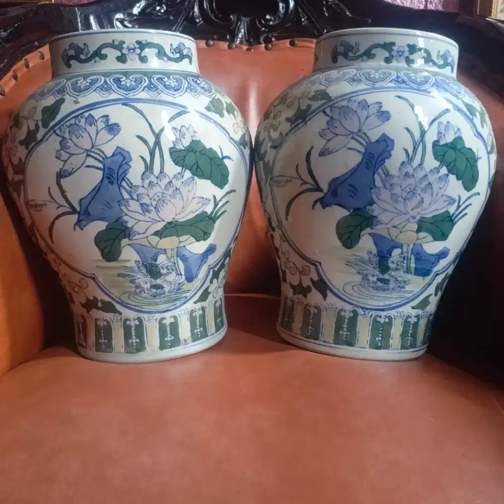 Sepasang guci/vas antik made in china