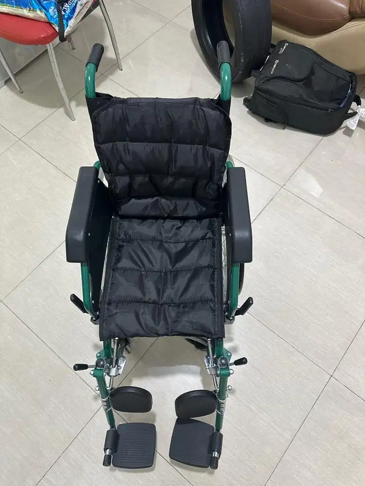 Kursi roda khusus untuk anak anak