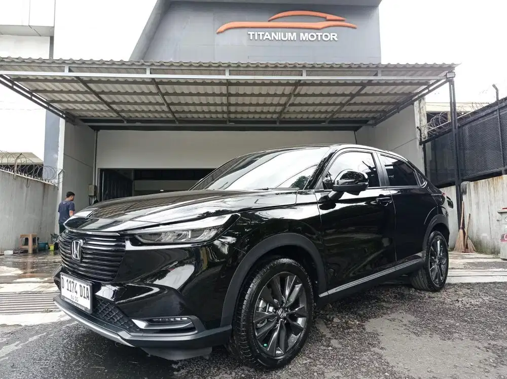 KM 8rb ANTIK Honda HRV SE Panoramic Black 2025