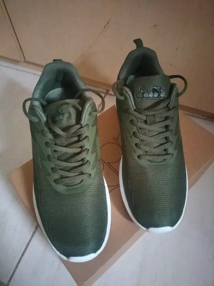 Jual Sepatu Diadora Second ukuran 42