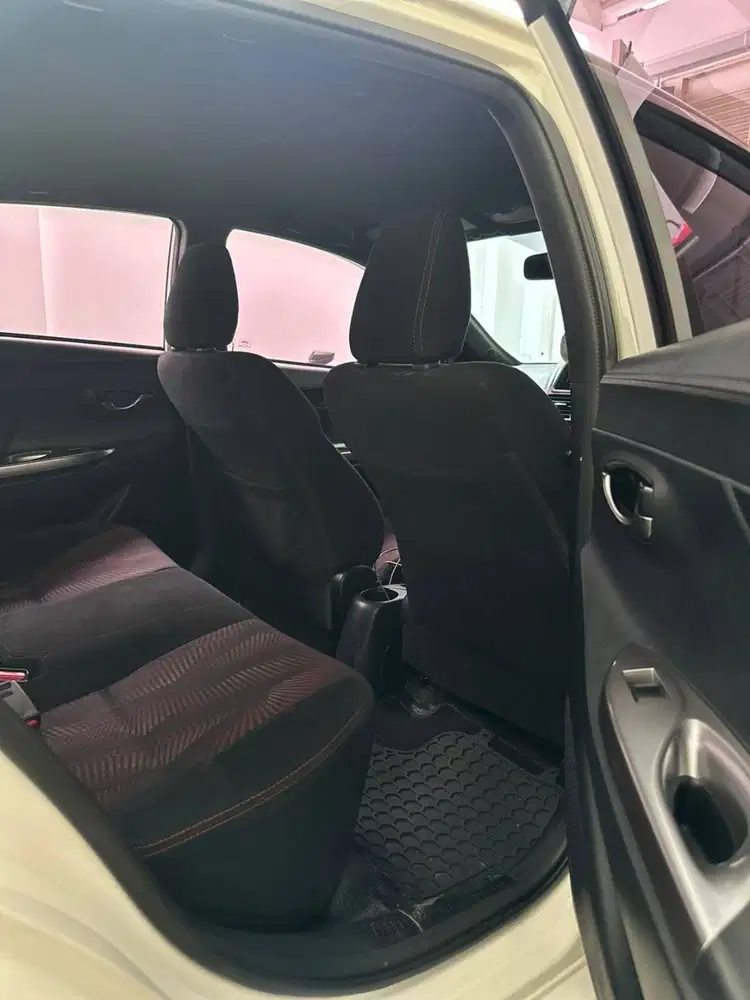 Toyota Yaris Heykers 1.5 AT 2017 Putih — Istimewa,Tangan Pertama,LowKM