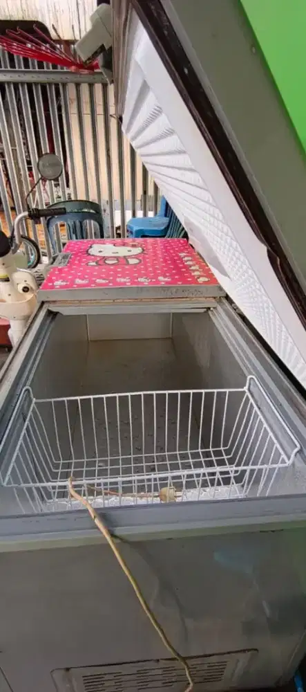 Freezer moderna ukuran 750L