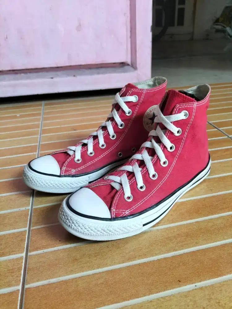 Converse ukuran 39 ori second