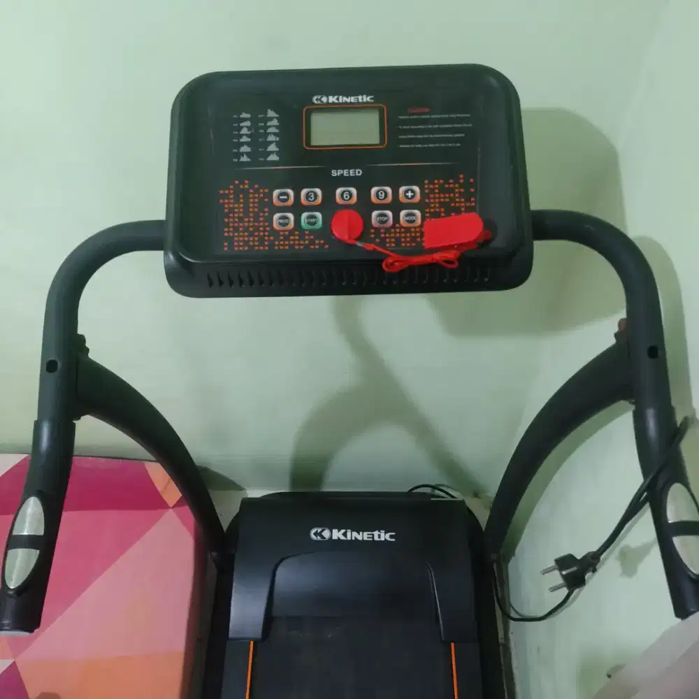 Treadmill elektrik merk kinetik masih seperti baru