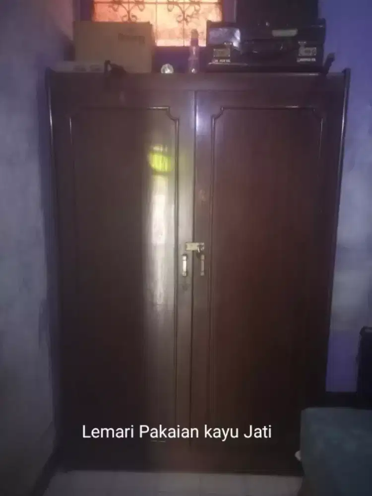 Lemari pakaian atau baju