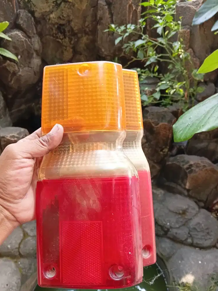 Stoplamp ori copotan feroza , sepasang 100 net .