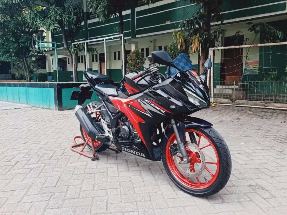 Honda New CBR 150R Facelift LED TH 2018 Km.23Rb Pajak Panjang B Bekasi