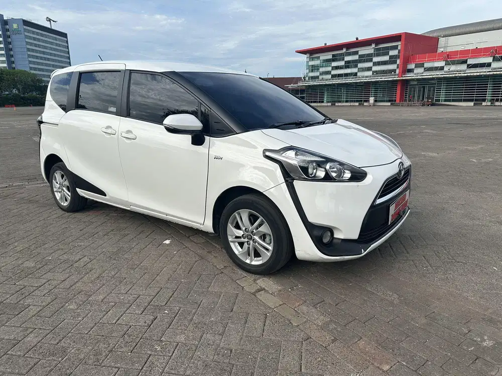 (Dp 5 jt) Toyota Sienta G matic 2017 kondisi mesin body istimewa