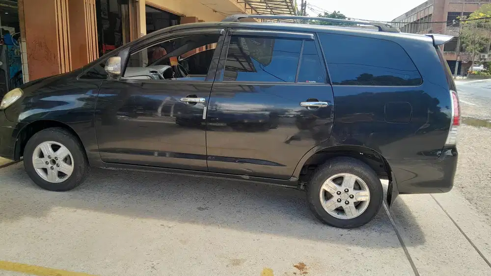 Toyota Kijang Innova 2011 Bensin