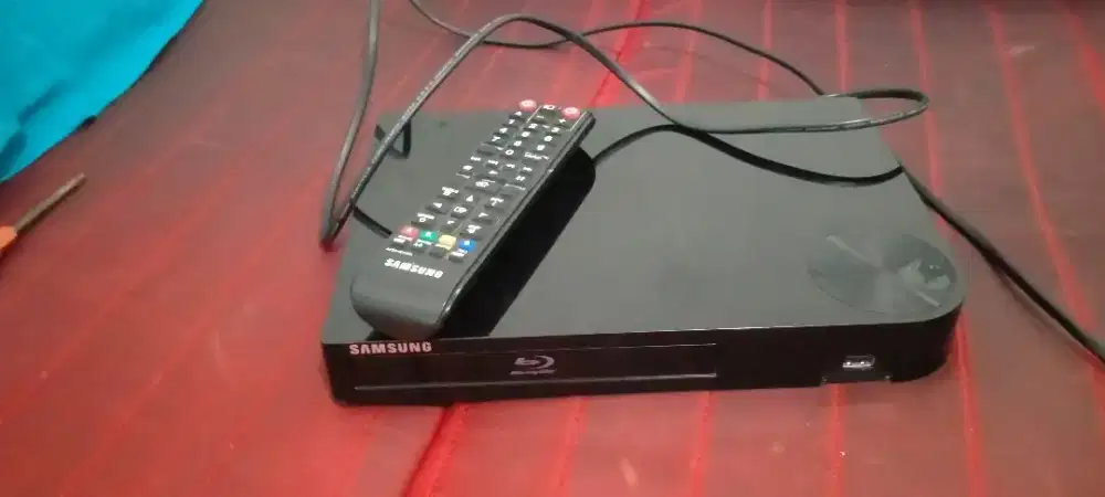 Blu-ray disc player samsung bd-f5100 (rusak)