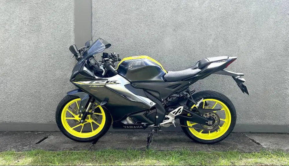 Yamaha R15 V4 tahun 2023 like new
