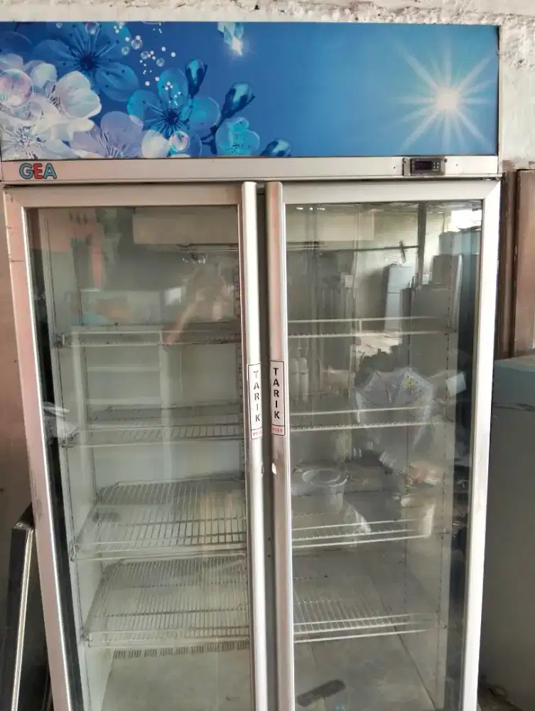 Showcase GEA 2pintu