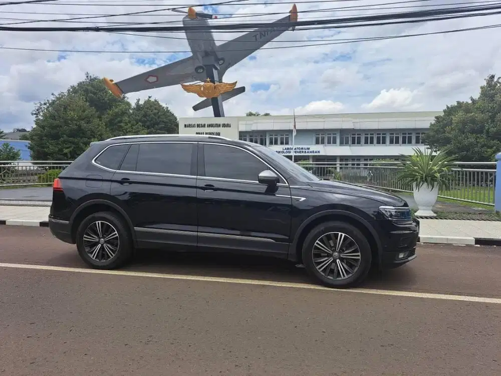 Volskwagen vw Tiguan Allspace 1.4 Tsi AT Hitam 2021 Low km