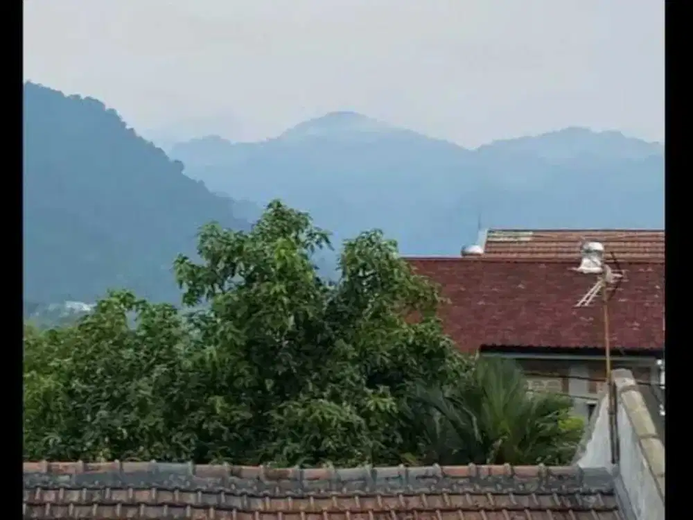 DISEWA RUMAH MEWAH FURNISH KOLAM RENANG TAMAN LEGIAN SENTUL CITY