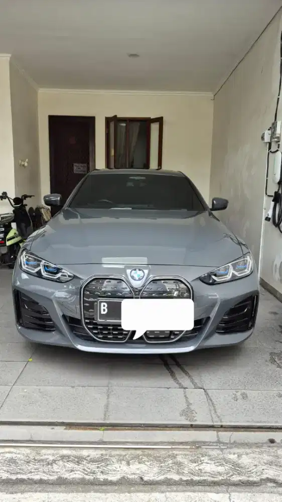 BMW i4 listrik nik 2023