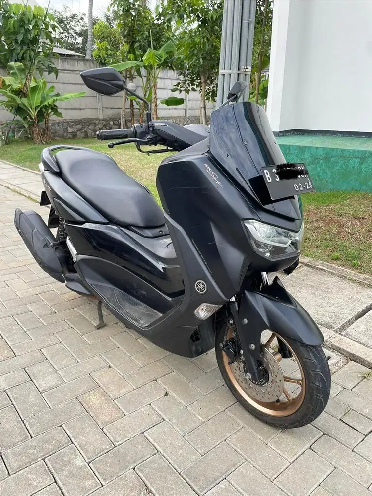 Motor Yamaha NMAX Hitam 2023