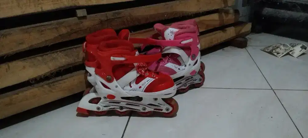 Sepatu roda bekas 2 pasang