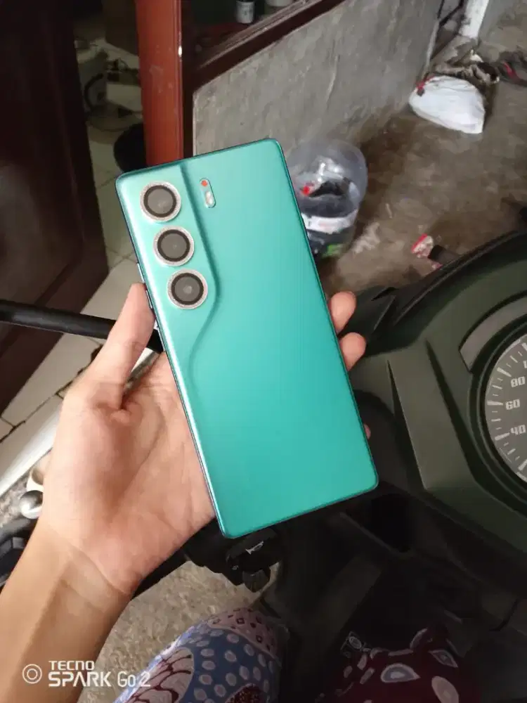 Tecno camon 40 8/256 bu