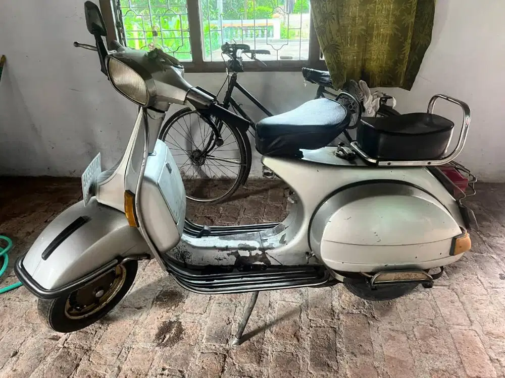 Vespa P150X metalik klasik