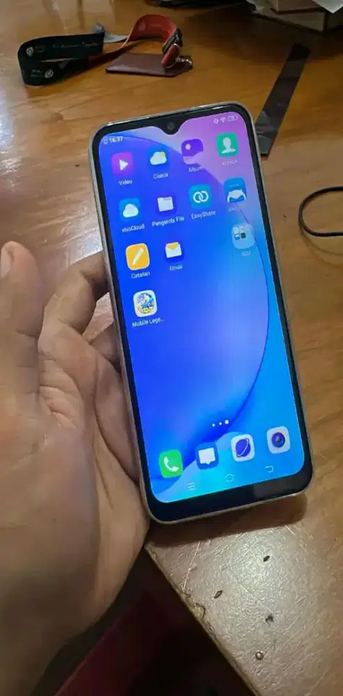 IPHONE VIVO Y 17 BEKAS