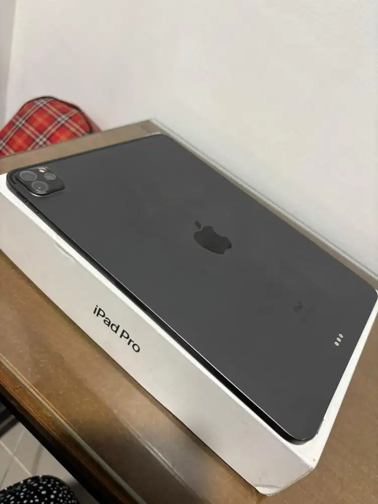 Ipad Pro Il-inch 128GB + FREE MAGIC KEYBOARD APPLE